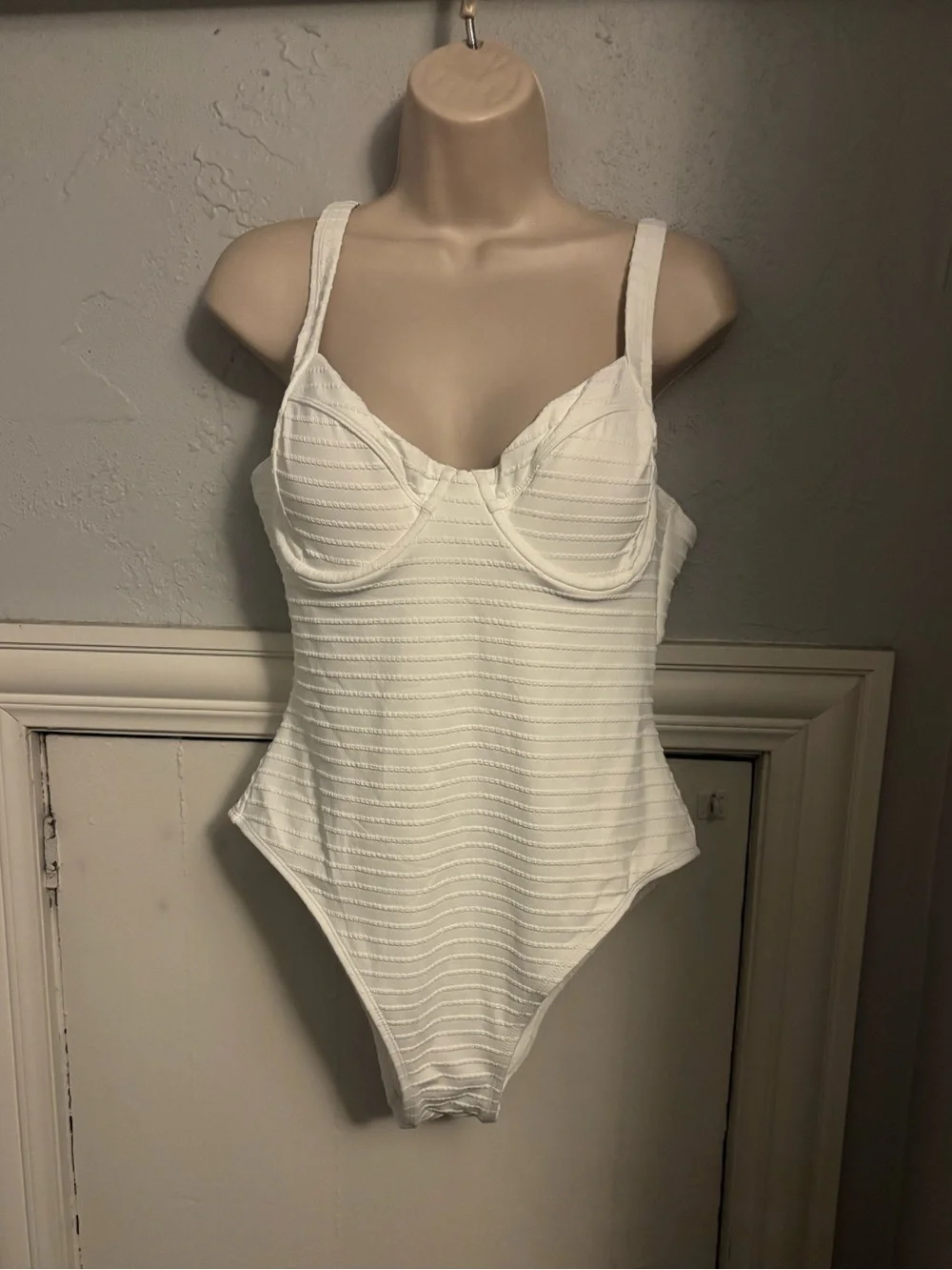 White textured cheeky high leg one piece swimsuit, NWT, size large
